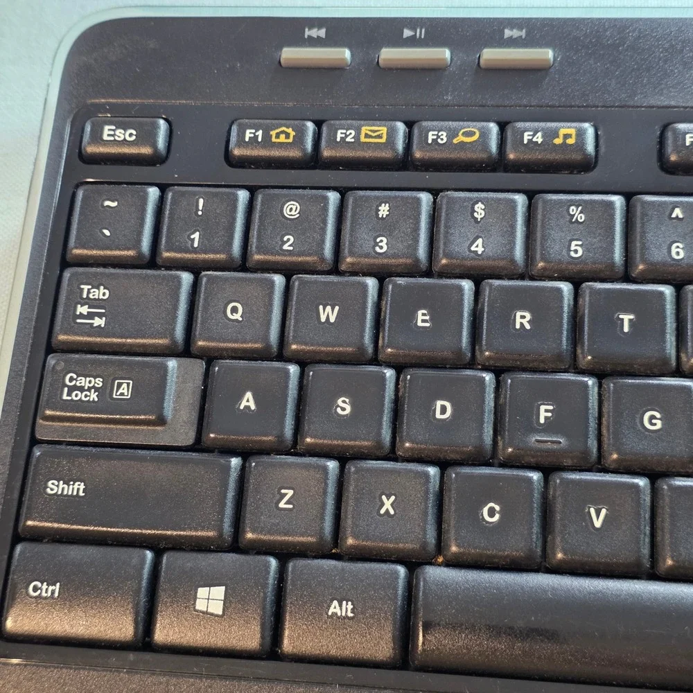 Logitech K520 Wireless Keyboard Black Silver Full Size Media Keys Y-R0012